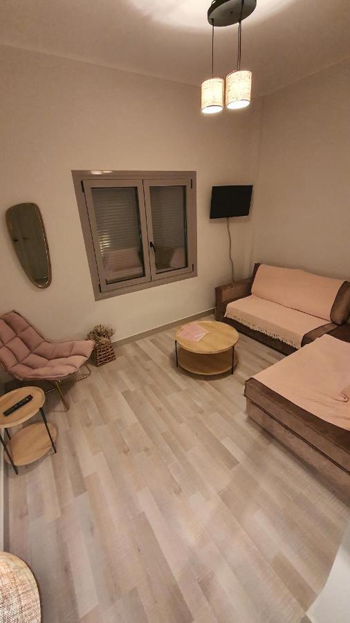 Larry'S Little Place In The Center Of Gytheio Zewnętrze zdjęcie